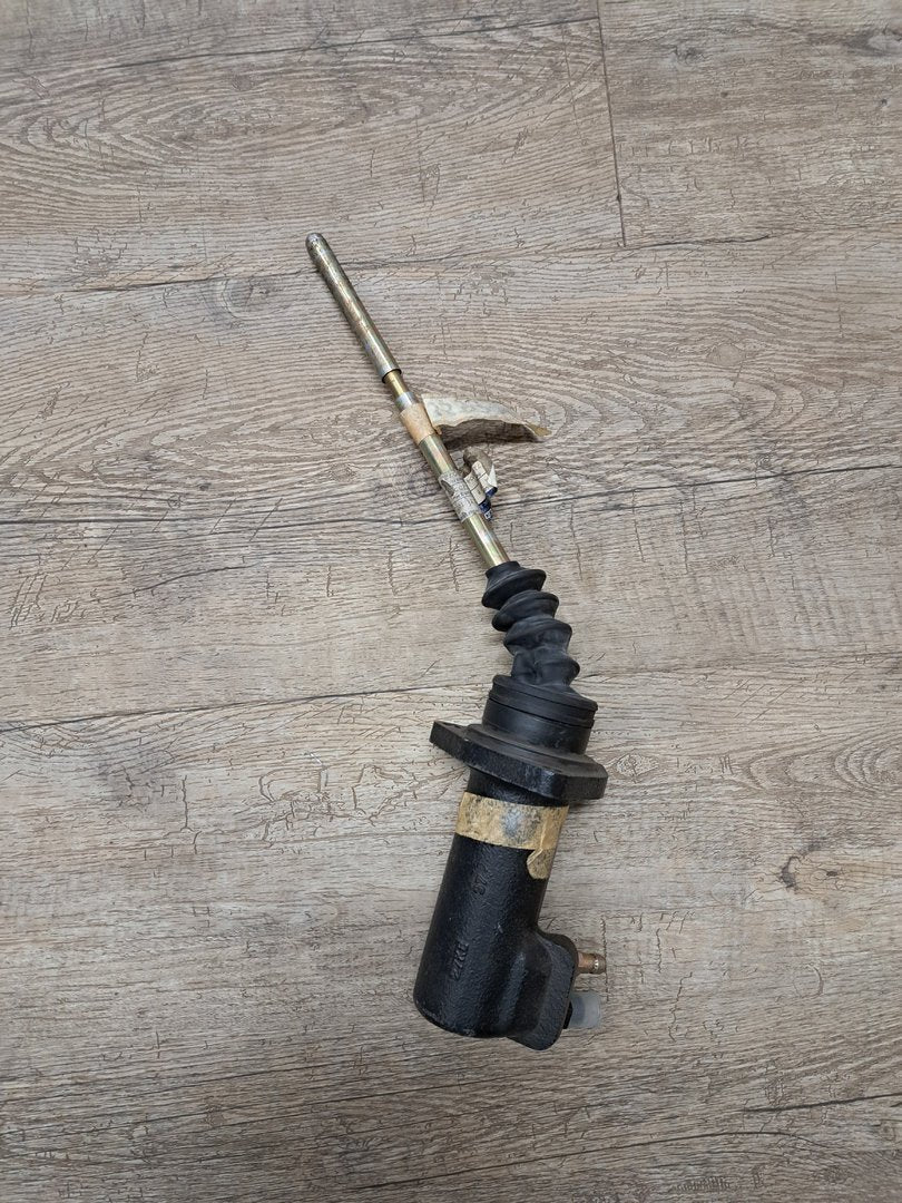 Slave cylinder