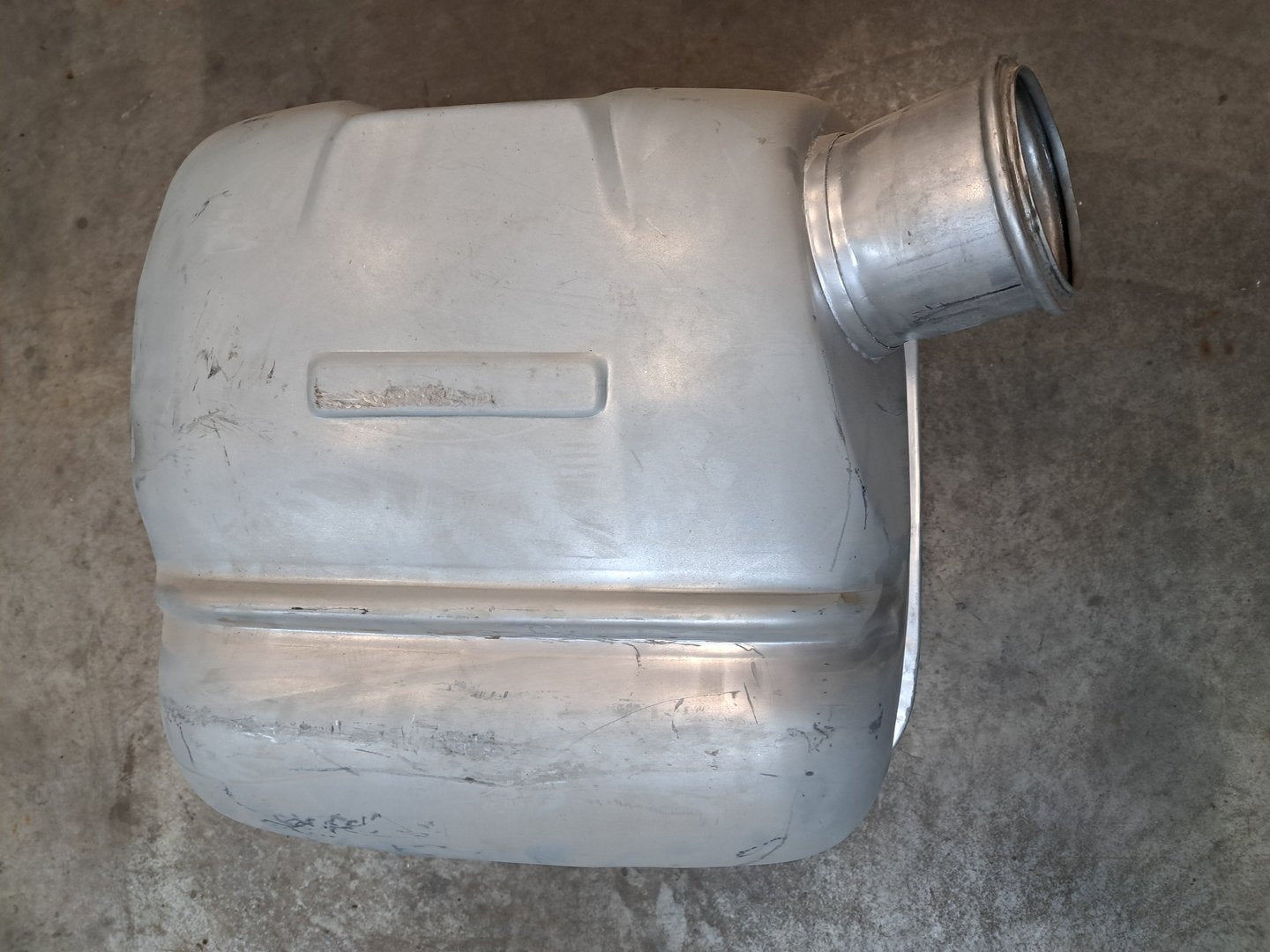 Exhaust muffler