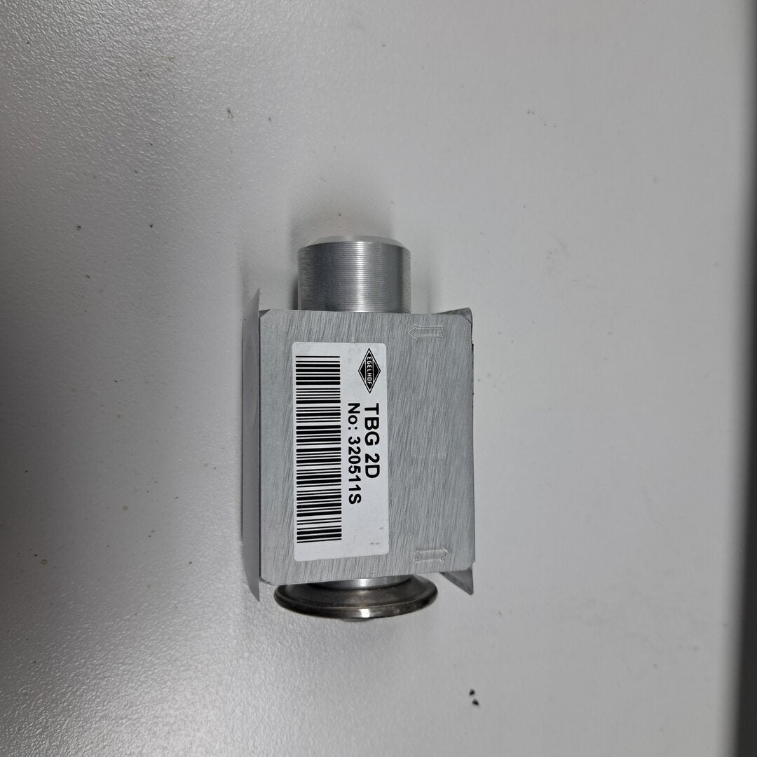 Air conditioning valve