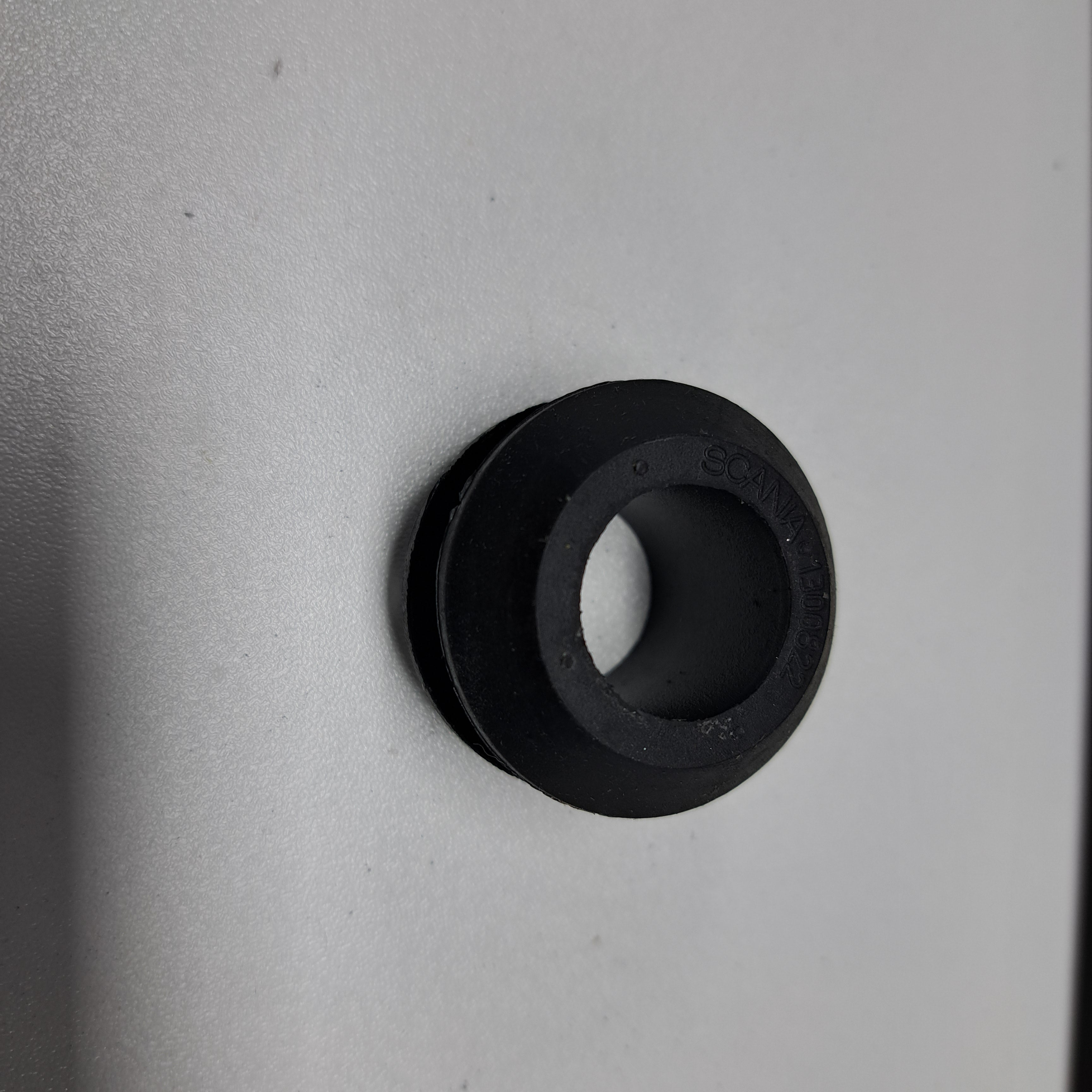 Grommet