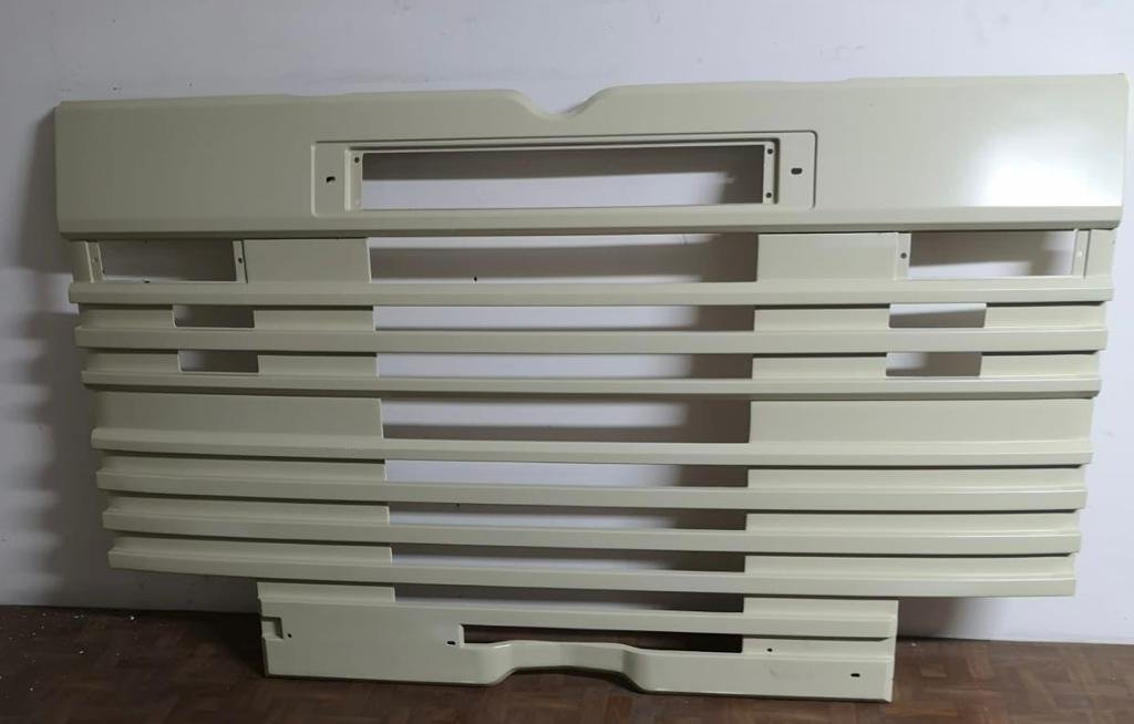 Frontgrille, Volledig geveerde Cabine