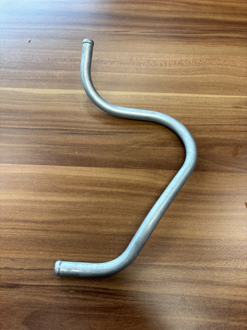 Cooling water pipe