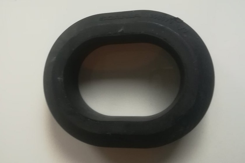 Sealing sleeve on the frame