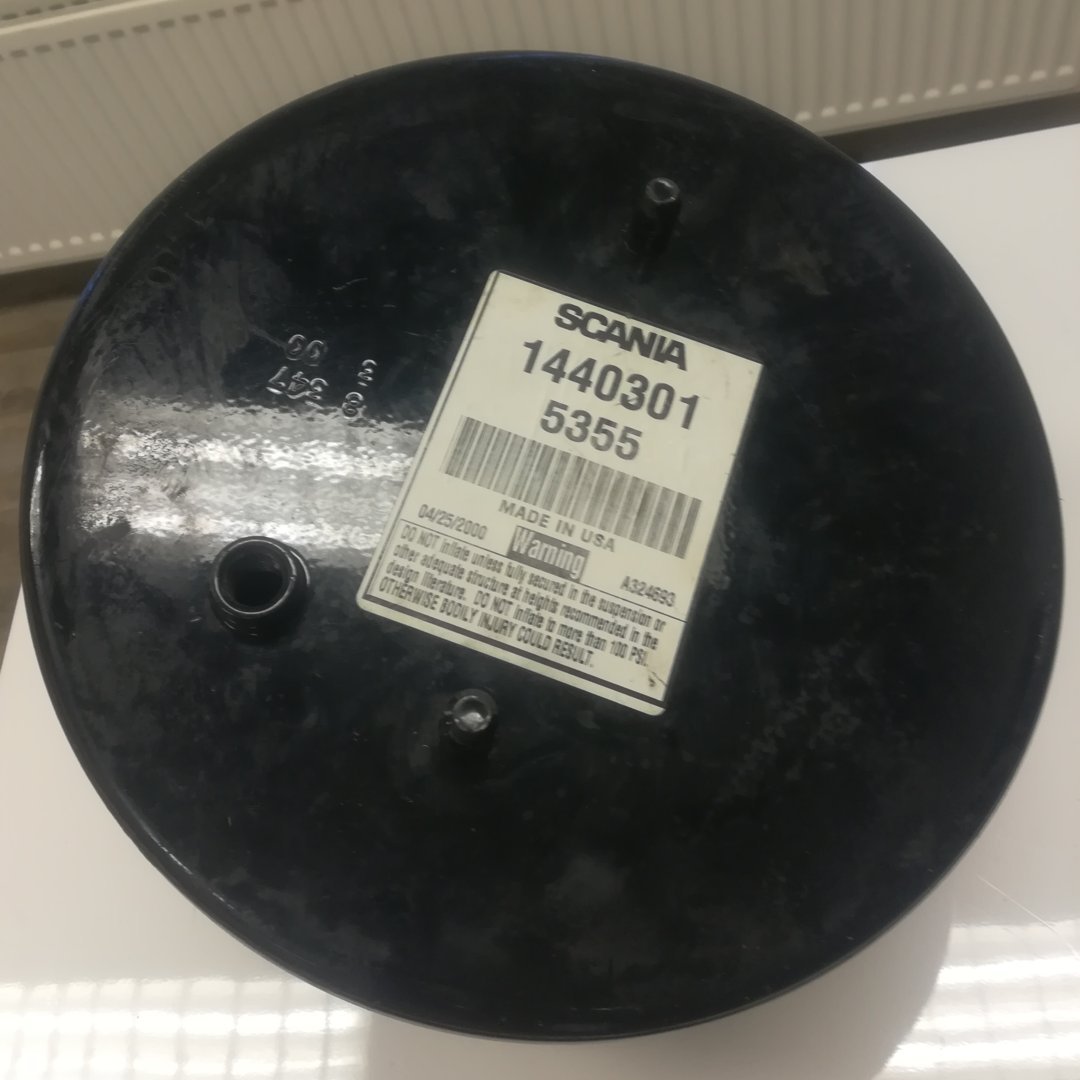 Air bellows, with steel bottom bracket