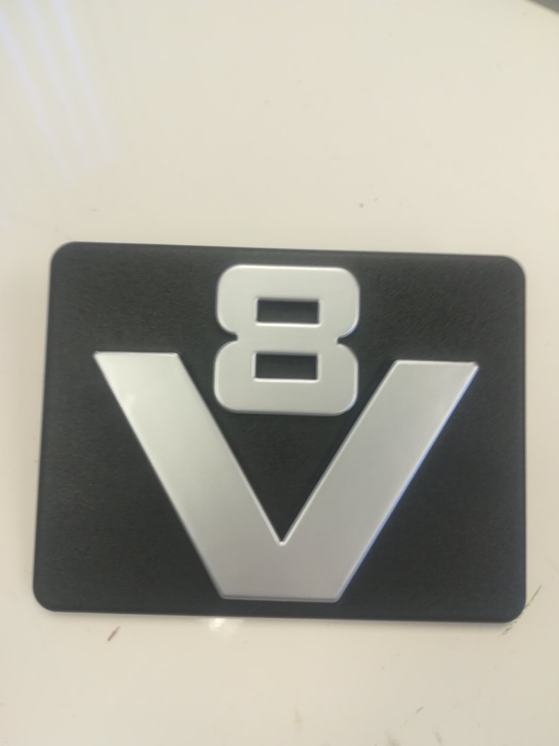 Logo V8
