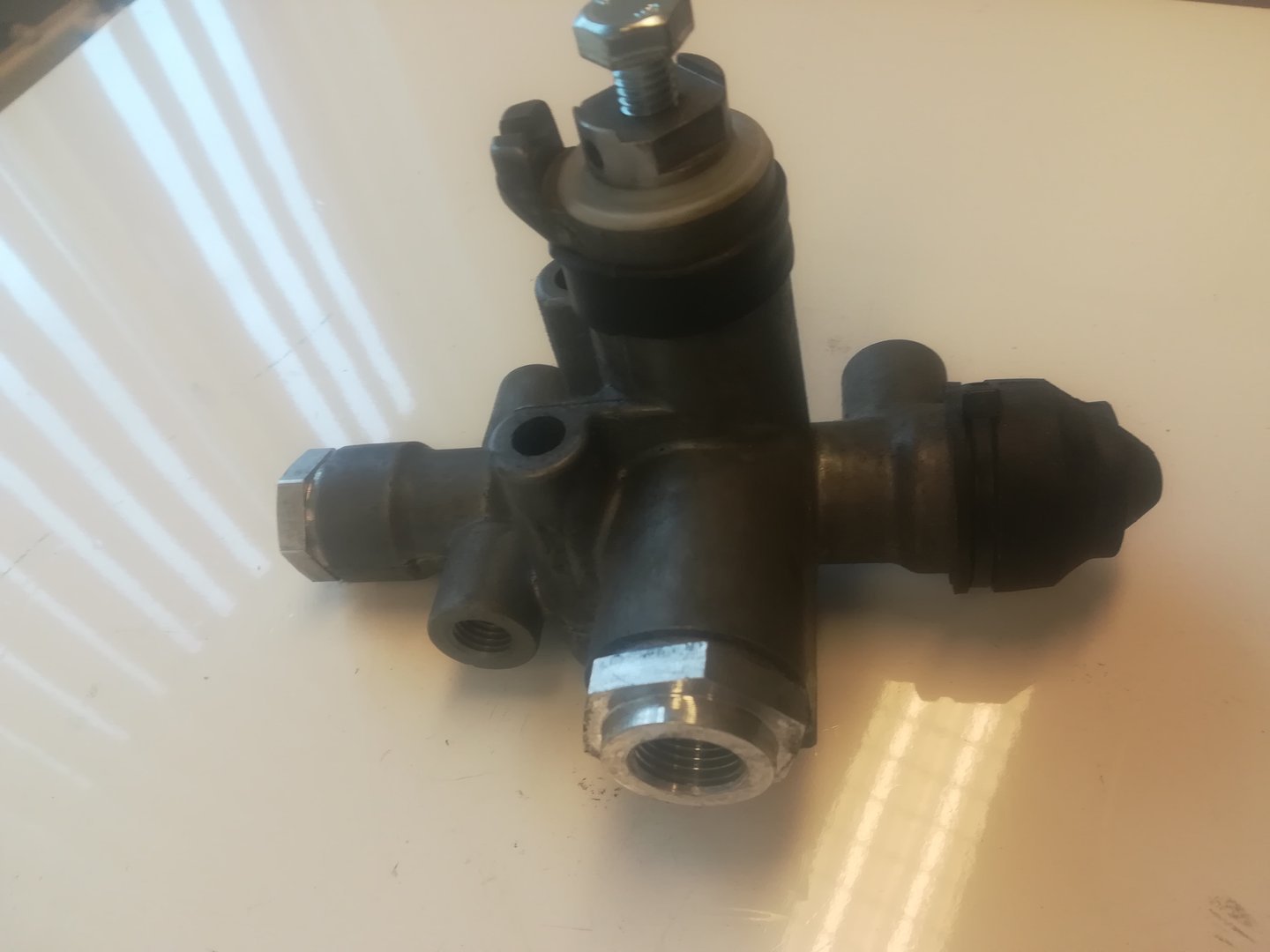 Level valve