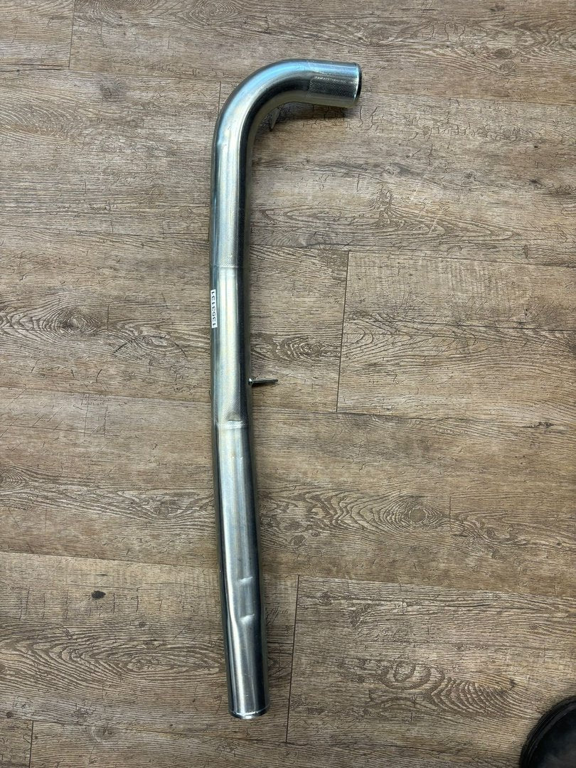Cooling water pipe
