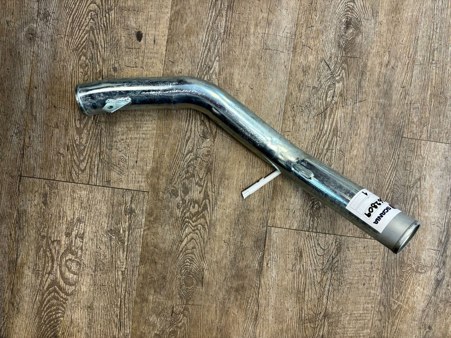Cooling water pipe