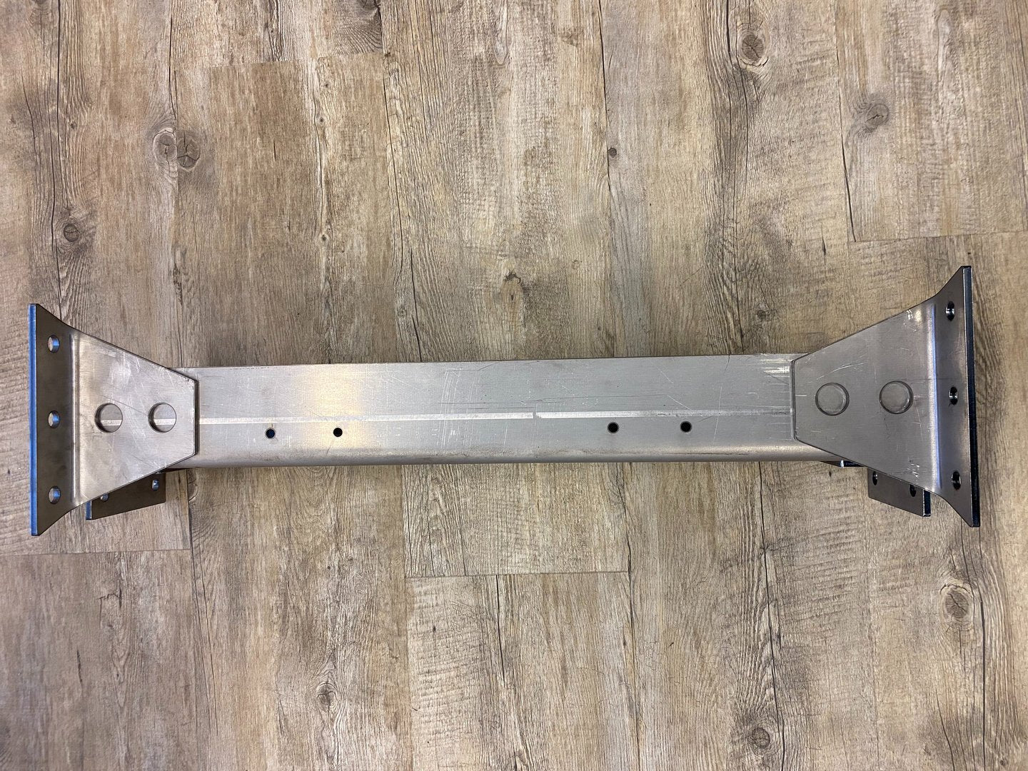 Cross beam (ML 6x2 F950,F954)